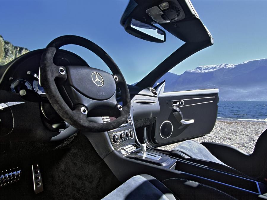 Интерьер Mercedes-Benz CLK-Class AMG DTM Cabriolet (A209) 2006 года  (фото 31 из 58)